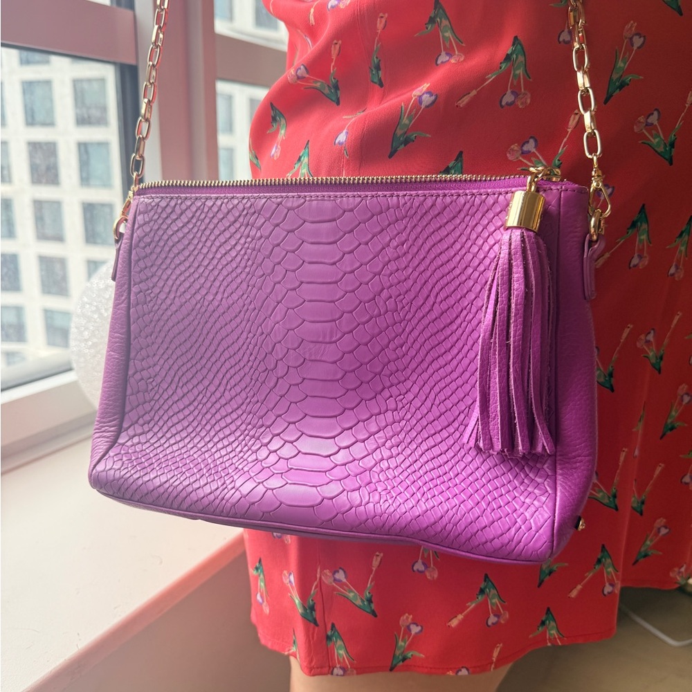 GG New York In rare FUSCHIA color